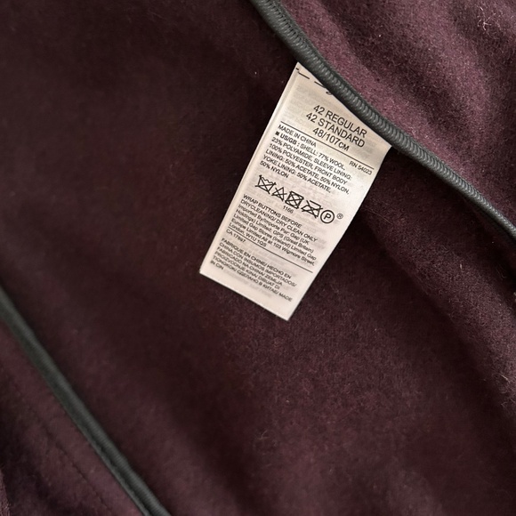 Burgundy Banana Republic sport coat - Picture 2 of 9